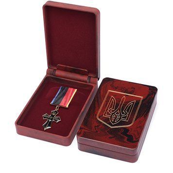 Футляри зі штучного каменю (бордового кольору) 26084 фото